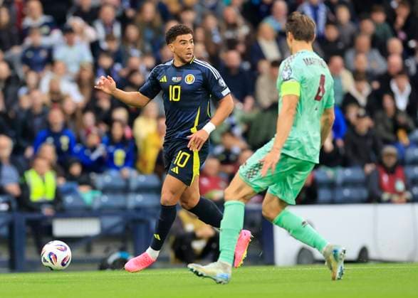 Scotland v Belarus 2026 FIFA World Cup, WM, Weltmeisterschaft, Fussball Qualifiers ChŽ Adams of Scotland (left) and Aleksandr Martynovich of Belarus in action during the 2026 FIFA World Cup Qualifiers Group C match at Hampden Park, Glasgow UK Newspapers OUT Copyright: xFredxPalmerx FIL-22351-0087