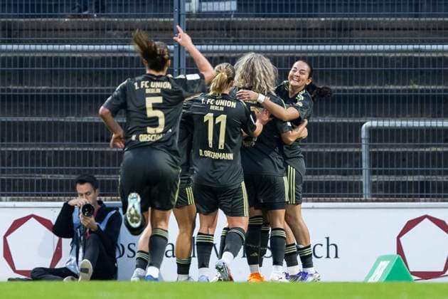 Google Pixel Frauen-Bundesliga: 1. FC Köln - Union Berlin; 12.10.2025 Jubel nach dem Tor zum 0:1 durch Sophie Weidauer (Union Berlin, 9) am 6. Spieltag der Google Pixel Frauen-Bundesliga im Spiel 1. FC Köln gegen Union Berlin am 12.10.2025 im Franz-Kremer-Stadion in Köln. Copyright: xBEAUTIFULxSPORTS Meuselx