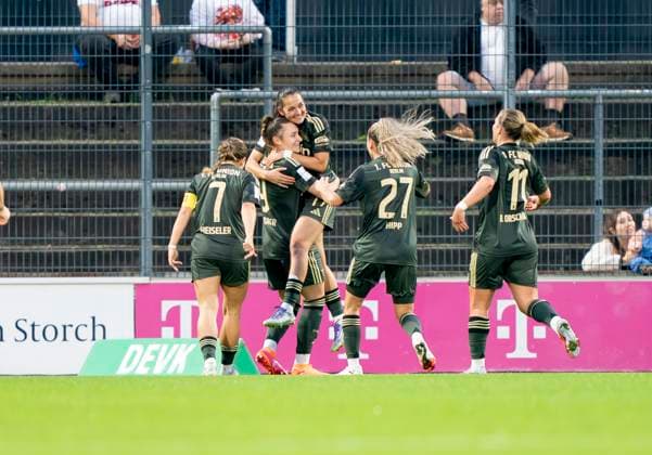1 FC Union Berlin cheers after taking the lead through Sophie Weidauer 1 FC Union Berlin, 9 12 10 2025, 1 FC Köln 1 FC Union Berlin, Fussball, Google Pixel Frauen Bundesliga, GER, Köln, Franz Kremer Stadion DFL regulations prohibit any use of photographs as image sequences and or quasi video Copyright: HMBxMedia xMarcoxBader