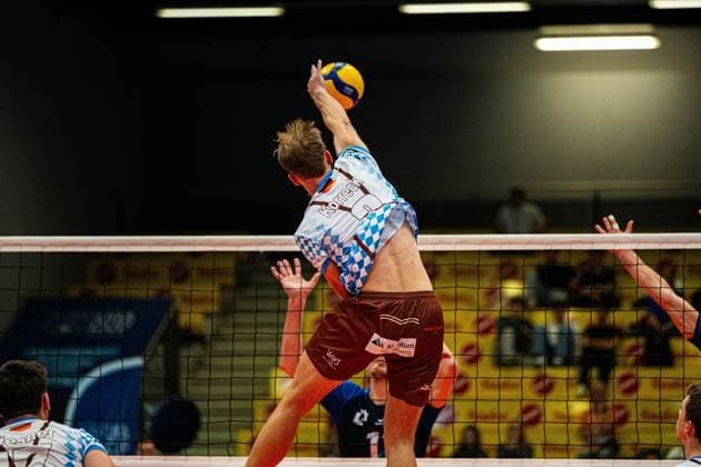 Volleyball I Men I Season 2025 2026 I Volleyball Bundesliga Ligacup I VfB Friedrichshafen WWK Volleys Herrsching I 12 10 2025 Bastian Korreck 2, WWK Volleys Herrsching in attack against VfB Friedrichshafen Copyright: xLobeca Bjorn-OlexKehmx