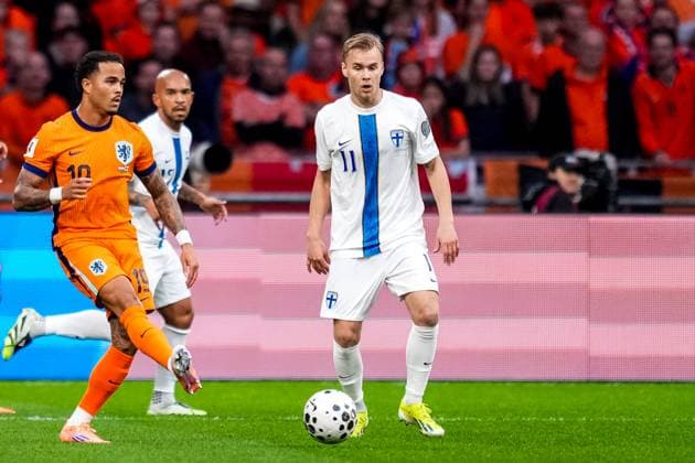 AMSTERDAM, NETHERLANDS - OCTOBER 12: Justin Kluivert of Netherlands passes the ball during the FIFA World Cup, WM, Weltmeisterschaft, Fussball 2026 qualifier match between Netherlands and Finland at Johan Cruijff Arena on October 12, 2025 in Amsterdam, Netherlands. (Photo by Rene Nijhuis) SPO  Copyright: xRenexNijhuis