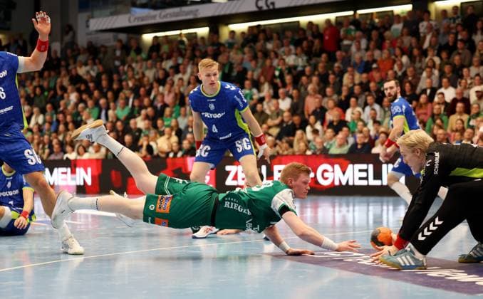 BAU 12 10 2025 Göppingen Handball Frisch Auf Göppingen vs VfL Gummersbach, f l Ymir Örn Gislason Göppingen , Bertram Obling Gummersbach