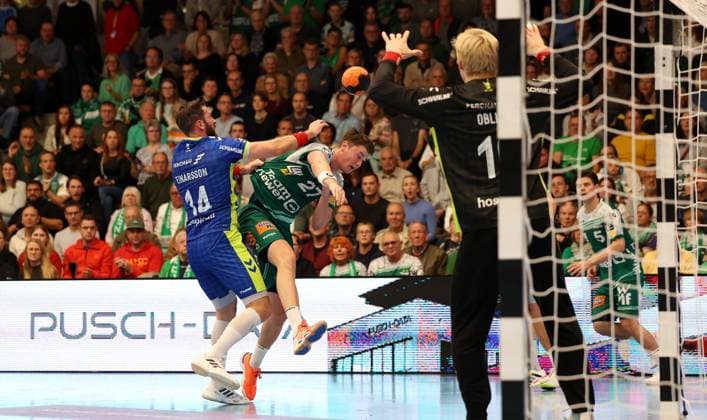 BAU 12 10 2025 Göppingen Handball Frisch Auf Göppingen vs VfL Gummersbach, f l Teitur Örn Einarsson Gummersbach , Oskar Sunnefeldt Göppingen , Bertram Obling Gummersbach