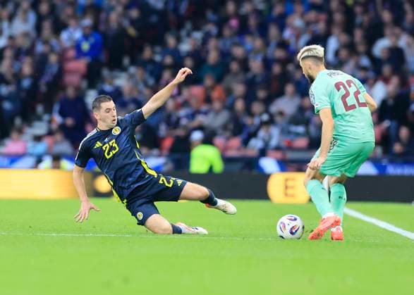 Scotland v Belarus 2026 FIFA World Cup, WM, Weltmeisterschaft, Fussball Qualifiers Vadim Pigas of Belarus (right) is tackled by Kenny McLean of Scotland during the 2026 FIFA World Cup Qualifiers Group C match at Hampden Park, Glasgow UK Newspapers OUT Copyright: xFredxPalmerx FIL-22351-0112