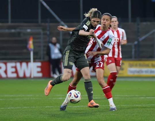 v l Eileen Campbell 1 FC Union Berlin 10 , Laura Feiersinger 1 FC Koeln 27 GER, 1 FC Koeln Frauen vs 1 FC Union Berlin Frauen, Fußball, Frauen Bundesliga, 6 Spieltag, Spielzeit 2025 2026, 12 10 2025 DFL DFB REGULATIONS PROHIBIT ANY USE OF PHOTOGRAPHS as IMAGE SEQUENCES and or QUASI VIDEO GER, 1 FC Koeln Frauen vs 1 FC Union Berlin Frauen, Football, Womens Bundesliga, Matchday 6, Season 2025 2026, 12 10 2025 Koeln Copyright: xEibner-Pressefotox xThomasxStoeckerx EP_TSR