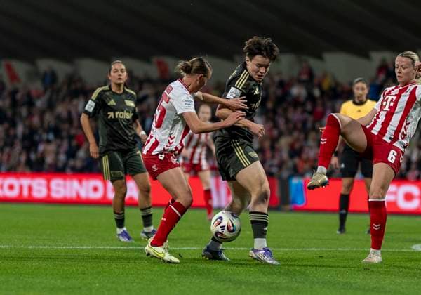 duel between Laura Donhauser 1 FC Koeln, 25 and Tomke Schneider 1 FC Union Berlin, 2 12 10 2025, 1 FC Köln 1 FC Union Berlin, Fussball, Google Pixel Frauen Bundesliga, GER, Köln, Franz Kremer Stadion DFL regulations prohibit any use of photographs as image sequences and or quasi video Copyright: HMBxMedia xMarcoxBader