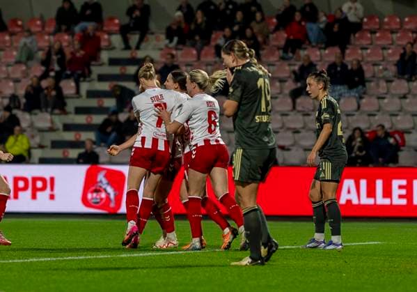 1 FC Köln celebrates Laura Vogts goal 1 FC Koeln, 8 12 10 2025, 1 FC Köln 1 FC Union Berlin, Fußball, Google Pixel Frauen Bundesliga, GER, Köln, Franz Kremer Stadion DFL regulations prohibit any use of photographs as image sequences and or quasi video Copyright: HMBxMedia xMarcoxBader