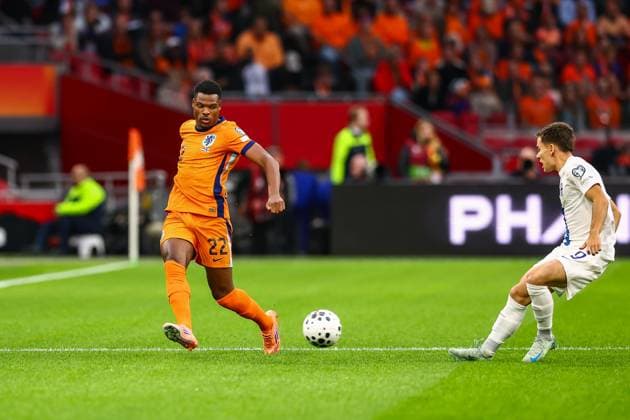 2025-10-12 Netherlands v Finland - FIFA World Cup, WM, Weltmeisterschaft, Fussball 2026 Qualifier AMSTERDAM, NETHERLANDS - OCTOBER 12: Denzel Dumfries of Netherlands passes the ball during the FIFA World Cup 2026 Qualifier match between Netherlands and Finland at Johan Cruijff ArenA on October 12, 2025 in Amsterdam, Netherlands. Amsterdam Johan Cruijff ArenA Netherlands Content not available for redistribution in The Netherlands directly or indirectly through any third parties. Copyright: xPieterxvanxderxWoudex