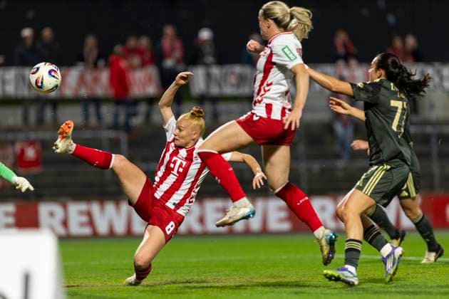 Google Pixel Frauen-Bundesliga: 1. FC Köln - Union Berlin; 12.10.2025 Laura Vogt (1. FC Köln, 8) erzielt das Tor zum 1:1 Ausgleich am 6. Spieltag der Google Pixel Frauen-Bundesliga im Spiel 1. FC Köln gegen Union Berlin am 12.10.2025 im Franz-Kremer-Stadion in Köln. Copyright: xBEAUTIFULxSPORTS Meuselx