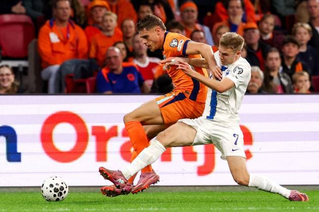 2025-10-12 Netherlands v Finland - FIFA World Cup, WM, Weltmeisterschaft, Fussball 2026 Qualifier AMSTERDAM, NETHERLANDS - OCTOBER 12: Oliver Antman of Finland battles for possession with Micky van de Ven of Netherlands during the FIFA World Cup 2026 Qualifier match between Netherlands and Finland at Johan Cruijff ArenA on October 12, 2025 in Amsterdam, Netherlands. Amsterdam Johan Cruijff ArenA Netherlands Content not available for redistribution in The Netherlands directly or indirectly through any third parties. Copyright: xBenxGalx
