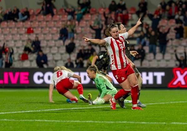 Sandra Maria Jessen 1 FC Koeln, 6 with the goal for the 2 1 lead At the front Adriana Achcinska 1 FC Koeln, 9 turns to cheer At the back Cara Boesl 1 FC Union Berlin, 1 is beaten on the ground 12 10 2025, 1 FC Köln 1 FC Union Berlin, Fußball, Google Pixel Frauen Bundesliga, GER, Köln, Franz Kremer Stadion DFL regulations prohibit any use of photographs as image sequences and or quasi video Copyright: HMBxMedia xMarcoxBader