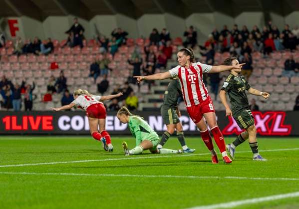 Sandra Maria Jessen 1 FC Koeln, 6 with the goal for the 2 1 lead At the front Adriana Achcinska 1 FC Koeln, 9 turns to cheer At the back Cara Boesl 1 FC Union Berlin, 1 is beaten on the ground 12 10 2025, 1 FC Köln 1 FC Union Berlin, Fußball, Google Pixel Frauen Bundesliga, GER, Köln, Franz Kremer Stadion DFL regulations prohibit any use of photographs as image sequences and or quasi video Copyright: HMBxMedia xMarcoxBader