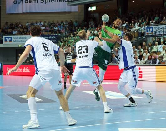 12 10 2025, xovx, Handball Daikin Handball Bundesliga, HSG Wetzlar HSV Hamburg v l Elias Kofler HSV Hamburg , Einar Olafsson HSV Hamburg , Philipp Ahouansou HSG Wetzlar , Andreas Magaard HSV Hamburg Wetzlar Buderus Arena Hessen Germany EN