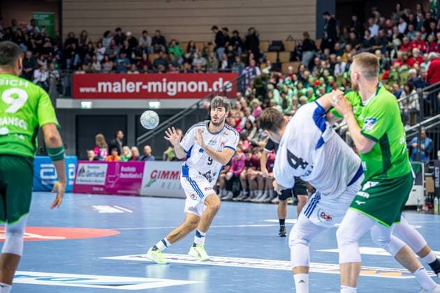 Handball Bundesliga; HSG Wetzlar - HSV Hamburg, 12.10.25 Jacob Lassen (HSV Hamburg, 9), Andreas Magaard (HSV Hamburg, 4), Nikola Grahovac (HSG Wetzlar, 2) Handball Bundesliga; HSG Wetzlar - HSV Hamburg: Wetzlar, 12.10.25 Copyright: xBEAUTIFULxSPORTS Roeczeyx