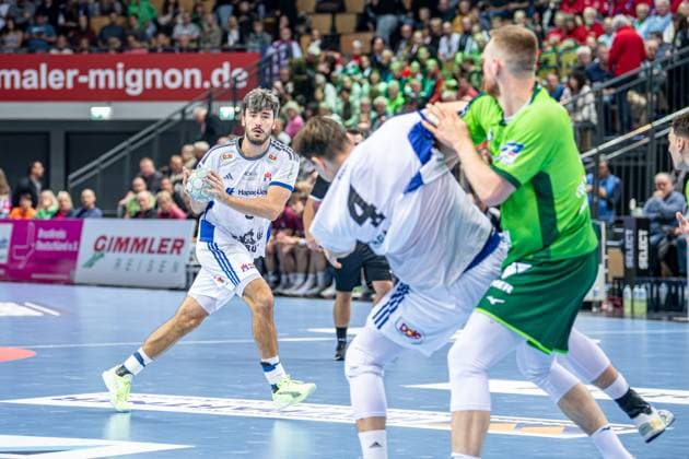 Handball Bundesliga; HSG Wetzlar - HSV Hamburg, 12.10.25 Jacob Lassen (HSV Hamburg, 9), Andreas Magaard (HSV Hamburg, 4), Nikola Grahovac (HSG Wetzlar, 2) Handball Bundesliga; HSG Wetzlar - HSV Hamburg: Wetzlar, 12.10.25 Copyright: xBEAUTIFULxSPORTS Roeczeyx