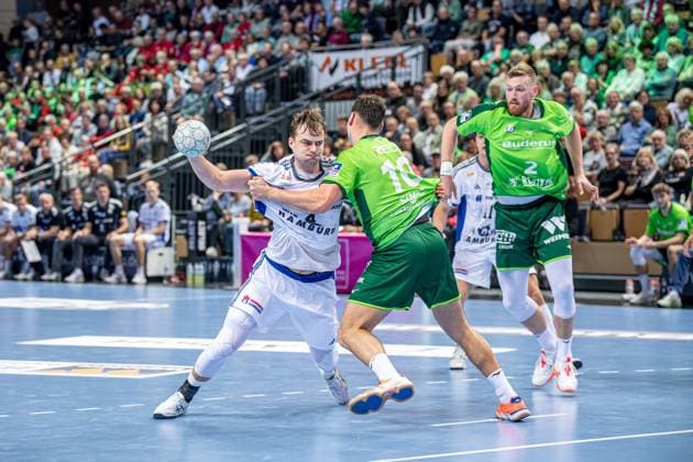 Handball Bundesliga; HSG Wetzlar - HSV Hamburg, 12.10.25 Andreas Magaard (HSV Hamburg, 4), Josip Simic (HSG Wetzlar, 10), Nikola Grahovac (HSG Wetzlar, 2) Handball Bundesliga; HSG Wetzlar - HSV Hamburg: Wetzlar, 12.10.25 Copyright: xBEAUTIFULxSPORTS Roeczeyx