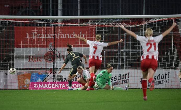 Goal to 2 1 for Koeln f l Katja Orschmann 1 FC Union Berlin 05 , Sandra Maria Jessen 1 FC Koeln 06 Goalscorer, Anna Lena Stolze 1 FC Koeln 07 , Cara Boesl 1 FC Union Berlin 01 , Anna Gerhardt 1 FC Koeln 21 GER, 1 FC Koeln Frauen vs 1 FC Union Berlin Frauen, Fußball, Frauen Bundesliga, 6 Spieltag, Spielzeit 2025 2026, 12 10 2025 DFL DFB REGULATIONS PROHIBIT ANY USE OF PHOTOGRAPHS as IMAGE SEQUENCES and or QUASI VIDEO GER, 1 FC Koeln Frauen vs 1 FC Union Berlin Frauen, Fußball, Frauen Bundesliga, 6 Spieltag, Spielzeit 2025 2026, 12 10 2025 Koeln Copyright: xEibner-Pressefotox xThomasxStoeckerx EP_TSR