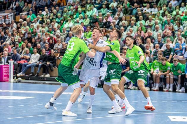 Handball Bundesliga; HSG Wetzlar - HSV Hamburg, 12.10.25 Nicolaj Jørgensen (HSV Hamburg, 11), Georg Löwen ((HSG Wetzlar, 33), Ahmed Nafea (HSG Wetzlar, 79), Stefan Cavor (HSG Wetzlar, 77) Handball Bundesliga; HSG Wetzlar - HSV Hamburg: Wetzlar, 12.10.25 Copyright: xBEAUTIFULxSPORTS Roeczeyx