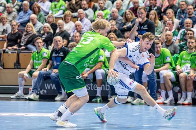 Handball Bundesliga; HSG Wetzlar - HSV Hamburg, 12.10.25 Moritz Sauter (HSV Hamburg, 33), Georg Löwen ((HSG Wetzlar, 33) Handball Bundesliga; HSG Wetzlar - HSV Hamburg: Wetzlar, 12.10.25 Copyright: xBEAUTIFULxSPORTS Roeczeyx