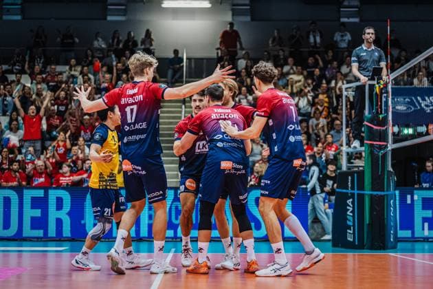 Volleyball mens season 2025 2026 Final League Cup 2025 SVG Lüneburg vs Berlin Recycling Volleys 12 10 2025 The SVG Lüneburg team celebrates