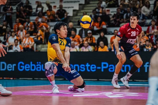Volleyball mens season 2025 2026 Final League Cup 2025 SVG Lüneburg vs Berlin Recycling Volleys 12 10 2025 Sho Takahashi 21 SVG Lüneburg receiving the ball