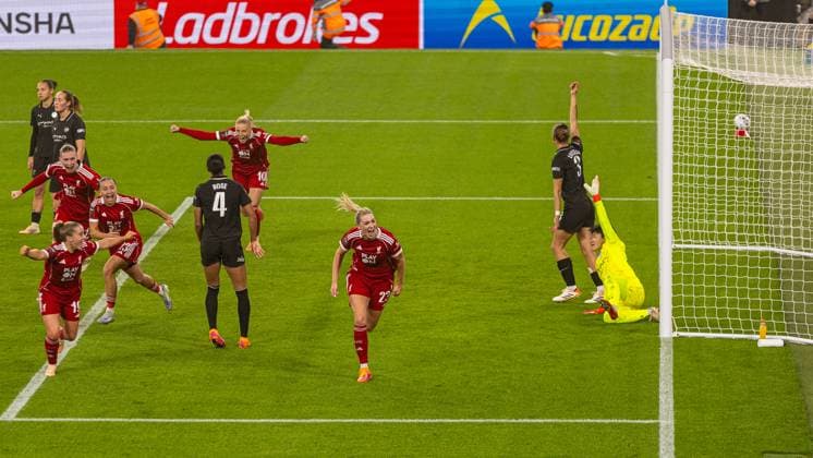 Football - FA Women™s Super League - Liverpool FC Women v Manchester City FC Women LIVERPOOL, ENGLAND - Sunday, October 12, 2025: Liverpool s Gemma Bonner celebrates scoring a 97th minute injury-time equalising goal, only for the referee to disallow it, during the FA Women™s Super League match between Liverpool FC Women and Manchester City FC Women at Anfield. (Photo by David Rawcliffe Propaganda) LIVERPOOL Anfield MERSEYSIDE ENGLAND  Copyright: xPropagandax P2025-10-12-Liverpool_W_Man_City_W-46
