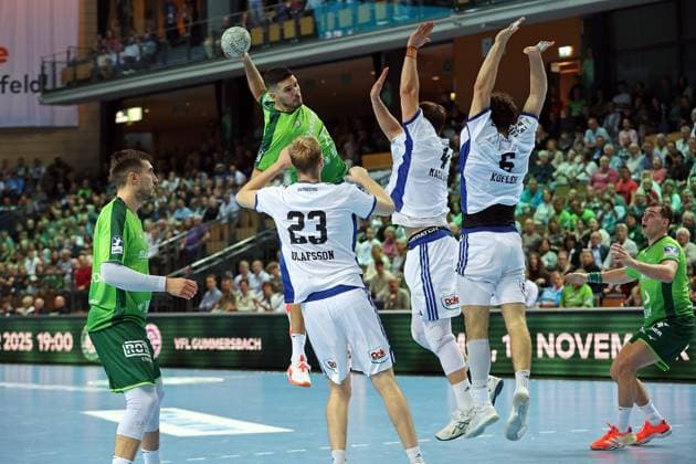 12 10 2025, xovx, Handball Daikin Handball Bundesliga, HSG Wetzlar HSV Hamburg v l Filip Vistorop HSG Wetzlar , Einar Olafsson HSV Hamburg , Stefan Cavor HSG Wetzlar , Andreas Magaard HSV Hamburg , Elias Kofler HSV Hamburg , Josip Simic HSG Wetzlar Wetzlar Buderus Arena Hessen Germany EN