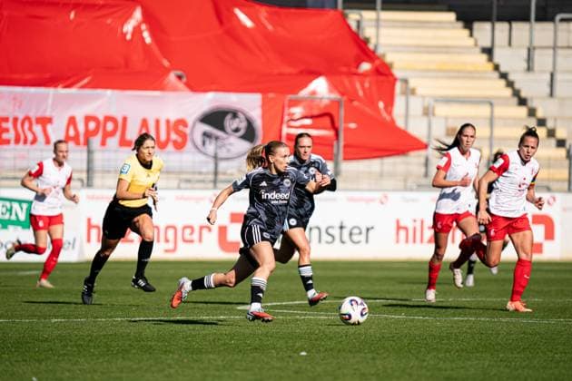 Freiburg im Breisgau, Germany, October 11th 2025 Elisa Senss (6 Eintracht Frankfurt) in action during the Womens Bundesliga match between SC Freiburg and Eintracht Frankfurt at Dreisamstadion, Freiburg im Breisgau, Germany. (Priscila Bütler SPP) Copyright: xPriscilaxBütlerx xSPPx spp-en-PrBSp-_A920039