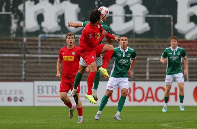 GER, Regionalliga Nord, VfB Luebeck vs HSC Hannover 12 10 2025, Dietmar Scholze Stadion an der Lohmuehle, Luebeck, GER, Regionalliga Nord, VfB Luebeck vs HSC Hannover in the picture picture shows duel header header header duel between Yannik Pohlmann HSC Hannover 21 and Rohin Shivani VfB Luebeck 20 nordphotoxGmbHx xTauchnitz nph00059