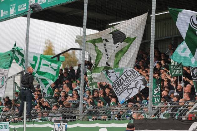 GER, Regionalliga Nord, VfB Luebeck vs HSC Hannover 12 10 2025, Dietmar Scholze Stadion an der Lohmuehle, Luebeck, GER, Regionalliga Nord, VfB Luebeck vs HSC Hannover in the picture picture shows flags banners atmosphere emotions fans VfB Luebeck Pappelkurve nordphotoxGmbHx xTauchnitz nph00059