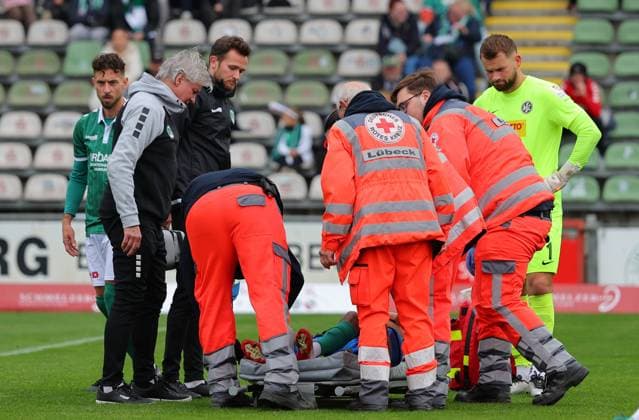 GER, Regionalliga Nord, VfB Luebeck vs HSC Hannover 12 10 2025, Dietmar Scholze Stadion an der Lohmuehle, Luebeck, GER, Regionalliga Nord, VfB Luebeck vs HSC Hannover in picture picture shows Injured Injury Pain Ali Abu Alfa VfB Luebeck 11 needs medical attention must be carried off the pitch nordphotoxGmbHx xTauchnitz nph00059