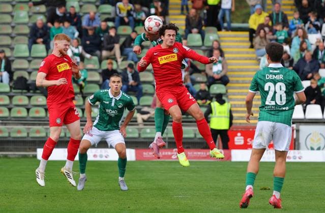 GER, Regionalliga Nord, VfB Luebeck vs HSC Hannover 12 10 2025, Dietmar Scholze Stadion an der Lohmuehle, Luebeck, GER, Regionalliga Nord, VfB Luebeck vs HSC Hannover in the picture picture shows duel header header header duel between Antonio Verinac VfB Luebeck 09 and Yannik Pohlmann HSC Hannover 21 nordphotoxGmbHx xTauchnitz nph00059