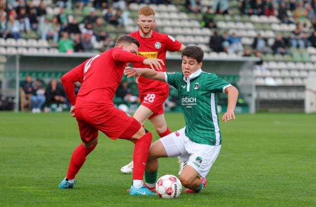 GER, Regionalliga Nord, VfB Luebeck vs HSC Hannover 12 10 2025, Dietmar Scholze Stadion an der Lohmuehle, Luebeck, GER, Regionalliga Nord, VfB Luebeck vs HSC Hannover im Bild picture shows Fabian Weigel HSC Hannover 04 in duel against Ramiz Demir VfB Luebeck 28 nordphotoxGmbHx xTauchnitz nph00059