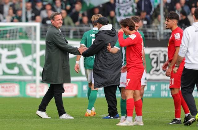 GER, Regionalliga Nord, VfB Luebeck vs HSC Hannover 12 10 2025, Dietmar Scholze Stadion an der Lohmuehle, Luebeck, GER, Regionalliga Nord, VfB Luebeck vs HSC Hannover im Bild picture shows End of match Final score 1 2 Sport Vorstand Sebastian Harms VfB Luebeck nordphotoxGmbHx xTauchnitz nph00059