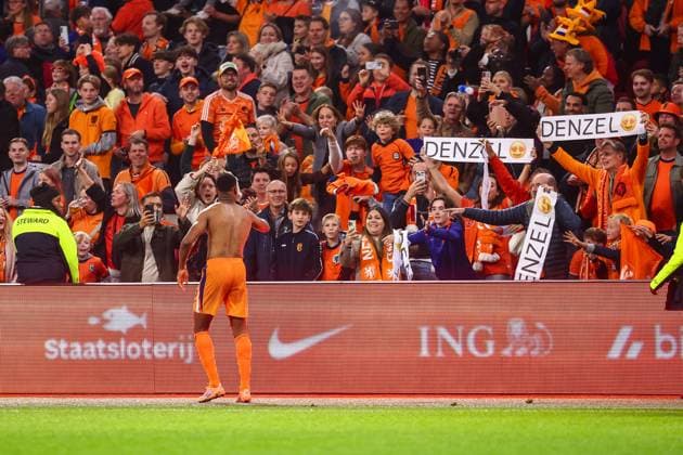 2025-10-12 Netherlands v Finland - FIFA World Cup, WM, Weltmeisterschaft, Fussball 2026 Qualifier AMSTERDAM, NETHERLANDS - OCTOBER 12: Denzel Dumfries of Netherlands gives shirt away to fans and supporters of Netherlands during the FIFA World Cup 2026 Qualifier match between Netherlands and Finland at Johan Cruijff ArenA on October 12, 2025 in Amsterdam, Netherlands. Amsterdam Johan Cruijff ArenA Netherlands Content not available for redistribution in The Netherlands directly or indirectly through any third parties. Copyright: xPieterxvanxderxWoudex