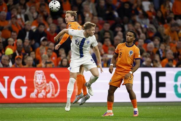 AMSTERDAM (l-r) Frenkie de Jong of the Netherlands, Matti Peltola of Finland, Jurrien Timber of the Netherlands at the Johan Cruijff ArenA during the Dutch national team, Nationalteam s 2026 FIFA World Cup, WM, Weltmeisterschaft, Fussball qualifying match against Finland. ANP MAURICE VAN STEEN FIFA 2026 World Cup Qualifier 2025 2026 xVIxANPxSportx xxANPxIVx 539034232 originalFilename: 539034232.jpg