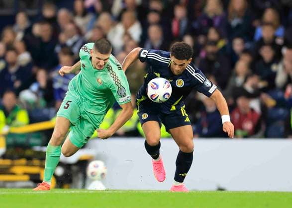 Scotland v Belarus 2026 FIFA World Cup, WM, Weltmeisterschaft, Fussball Qualifiers ChÃ Adams of Scotland (right) competes for the ball with Yegor Parkhomenko of Belarus during the 2026 FIFA World Cup Qualifiers Group C match at Hampden Park, Glasgow UK Newspapers OUT Copyright: xFredxPalmerx FIL-22351-0191