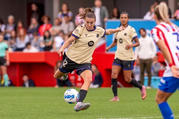 October 12, 2025, Alcala De Henares, Madrid, Spain: PATRICIA GUIJARRO GUTIERREZ of FC Barcelona, Barca Femenino shoots for goal during the match belonging to La LigaF season 25 26 soccer Ã¢â‚¬oe ATLETICO DE MADRID FEM - FC BARCELONA Ã¢â‚¬Â held on october 12, 2025, at the Centro deportivo Alcala de Henares, Madrid, Spain. Alcala De Henares Spain - ZUMAc312 20251012_zsp_c312_171 Copyright: xOscarxManuelxSanchezx