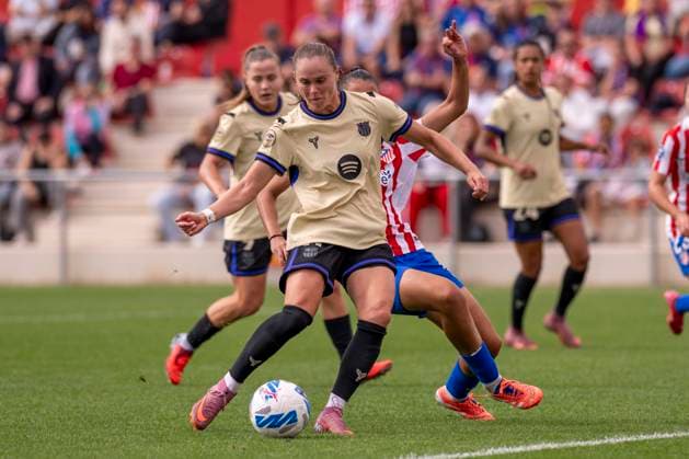 October 12, 2025, Alcala De Henares, Madrid, Spain: EWA PAJOR of FC Barcelona, Barca Femenino shoots for goal during the match belonging to La LigaF season 25 26 soccer Ã¢â‚¬oe ATLETICO DE MADRID FEM - FC BARCELONA Ã¢â‚¬Â held on october 12, 2025, at the Centro deportivo Alcala de Henares, Madrid, Spain. Alcala De Henares Spain - ZUMAc312 20251012_zsp_c312_181 Copyright: xOscarxManuelxSanchezx