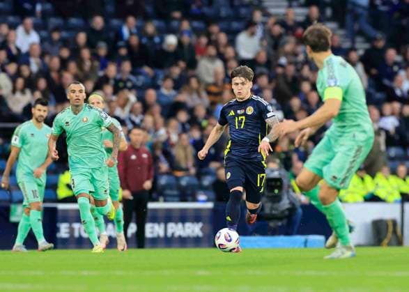 Scotland v Belarus 2026 FIFA World Cup, WM, Weltmeisterschaft, Fussball Qualifiers Ben Gannon-Doak of Scotland (second from right) drives forward with the ball during the 2026 FIFA World Cup Qualifiers Group C match at Hampden Park, Glasgow UK Newspapers OUT Copyright: xFredxPalmerx FIL-22351-0207