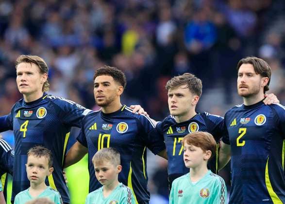 Scotland v Belarus 2026 FIFA World Cup, WM, Weltmeisterschaft, Fussball Qualifiers (left to right) Scott McTominay of Scotland , ChŽ Adams of Scotland , Ben Gannon-Doak of Scotland , Anthony Ralston of Scotland sing the national anthem during the 2026 FIFA World Cup Qualifiers Group C match at Hampden Park, Glasgow UK Newspapers OUT Copyright: xFredxPalmerx FIL-22351-0229