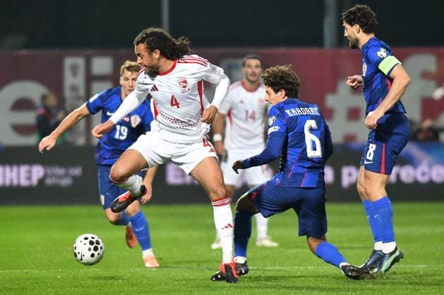 Croatia v Gibraltar - FIFA World Cup, WM, Weltmeisterschaft, Fussball 2026 Qualifier VARAZDIN, CROATIA - OCTOBER 12: Dan Bent of Gibraltar is challenged by Domagoj Bradaric and Mateo Kovacic of Croatia during the FIFA World Cup 2026 qualifier match between Croatia and Gibraltar at Football Stadium Varteks on October 12, 2025 in Varazdin, Croatia.  VjeranxZganecxRogulja PIXSELL