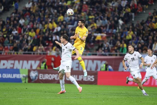SOCCER - FIFA WC quali, ROU vs AUT BUCHAREST,ROMANIA,12.OCT.25 - SOCCER - FIFA World Cup, WM, Weltmeisterschaft, Fussball 2026, European Qualifiers, group stage, OEFB international match, Länderspiel, Nationalmannschaft Romania vs Austria. Image shows Michael Gregoritsch (AUT) and Mihai Popescu (ROU). GEPAxpictures xArminxRauthner