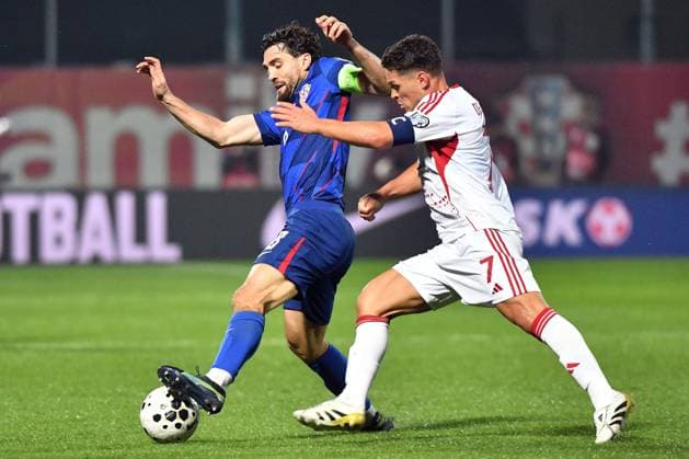 Croatia v Gibraltar - FIFA World Cup, WM, Weltmeisterschaft, Fussball 2026 Qualifier VARAZDIN, CROATIA - OCTOBER 12: Mateo Kovacic of Croatia battles for the ball with Tjay De Barr of Gibraltar during the FIFA World Cup 2026 qualifier match between Croatia and Gibraltar at Football Stadium Varteks on October 12, 2025 in Varazdin, Croatia.  VjeranxZganecxRogulja PIXSELL