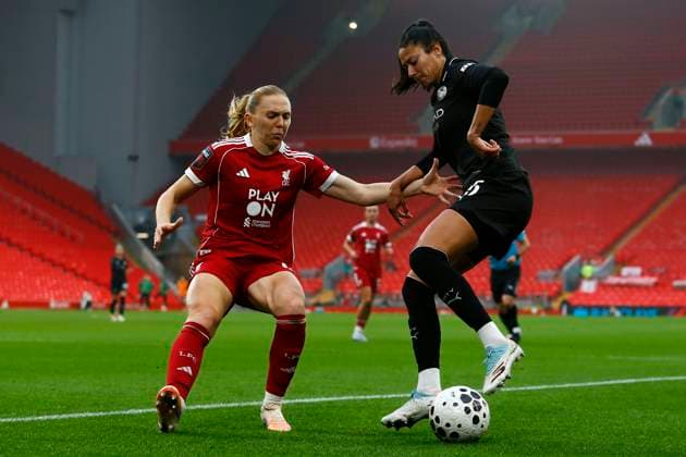 Liverpool v Manchester City, Anfield, UK - 12 October 2025 Leila Ouahabi of Manchester City feels pressure from Ceri Holland of Liverpool during the Barclays WSL Match between Liverpool and Manchester City at Anfield on 12 October 2025 in Liverpool, England (Photo by Steve Taylor PPAUK) Liverpool Anfield Merseyside England Copyright: xStevexTaylor PPAUKx PPA-223233