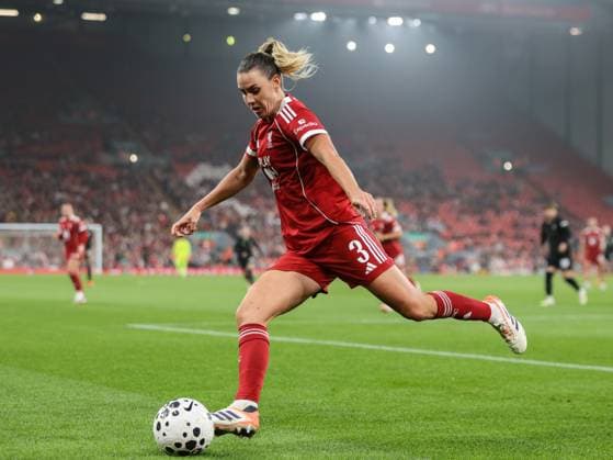 Gemma Evans (3 Liverpool) clears the ball during the Barclays Womens Super League fixture between Liverpool and Manchester City at Anfield in Liverpool, England Copyright: xNataliexMincher SPPx Sportspressphoto_SPR41791