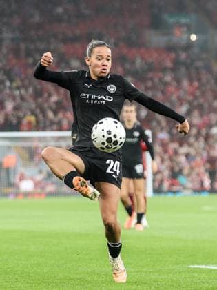 Iman Beney (24 Manchester City) controls the ball during the Barclays Womens Super League fixture between Liverpool and Manchester City at Anfield in Liverpool, England Copyright: xNataliexMincher SPPx Sportspressphoto_SPR41792