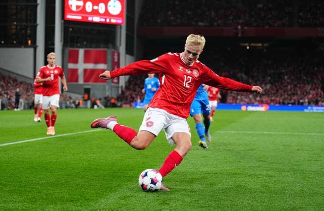 October 12 2025: Victor Froholdt of Denmark controls the ball during a World Cup Qualification game, Denmark v Greece, at Parken, Copenhagen, Denmark. Kim Price CSM Copenhagen Denmark - ZUMAc04_ 20251012_zma_c04_074 Copyright: xUlrikxPedersenx