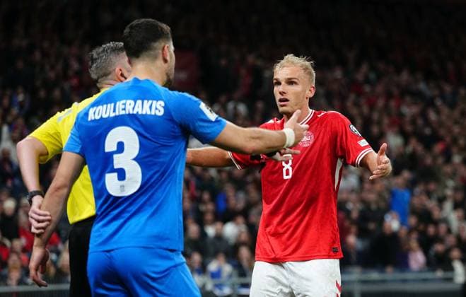 October 12 2025: Gustav Isaksen of Denmark gestures during a World Cup Qualification game, Denmark v Greece, at Parken, Copenhagen, Denmark. Kim Price CSM Copenhagen Denmark - ZUMAc04_ 20251012_zma_c04_075 Copyright: xUlrikxPedersenx