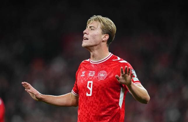 October 12 2025: Rasmus HoÂ¸jlund of Denmark gestures during a World Cup Qualification game, Denmark v Greece, at Parken, Copenhagen, Denmark. Kim Price CSM Copenhagen Denmark - ZUMAc04_ 20251012_zma_c04_082 Copyright: xUlrikxPedersenx